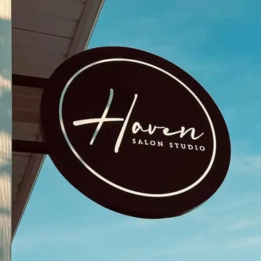 Enhance your point-of-sale area. Our slim side-mount lightboxes draw attention to promotions and products. Easy to install and maintain.